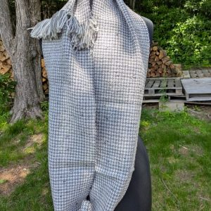 Alternative view of In Stock: Soft Black & Vanilla Houndstooth Handwoven Infinity Cowl