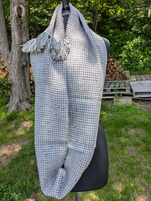 In Stock: Soft Black & Vanilla Houndstooth Handwoven Infinity Cowl - Image 2
