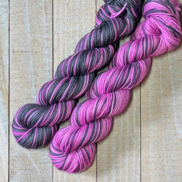 In Stock: Soft Black/Magenta Inversibles Set - Image 2